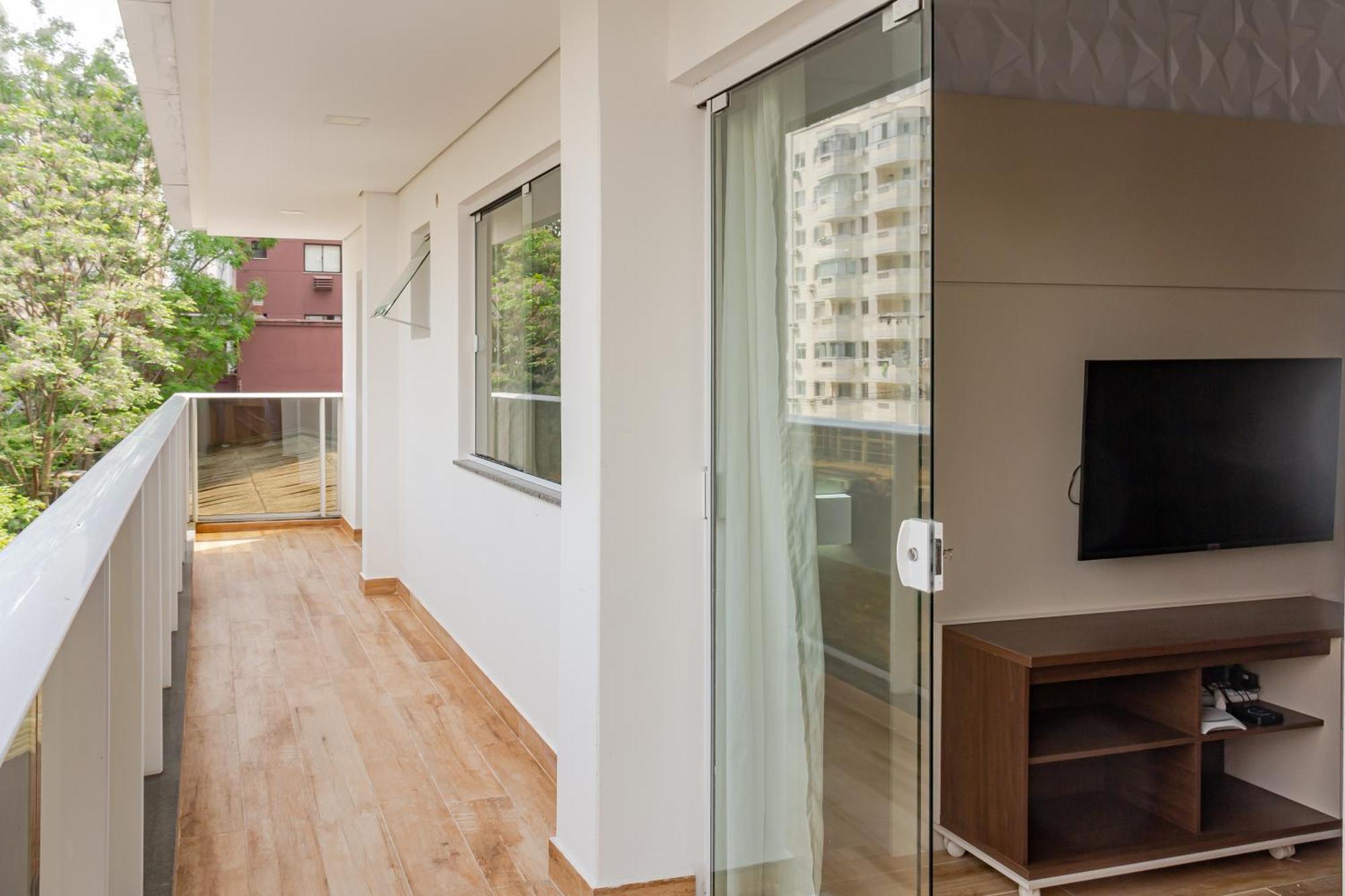 1 Quadra Da Na Avbrasil, Wi-fi 350mega P1188 * Balneario Camboriu